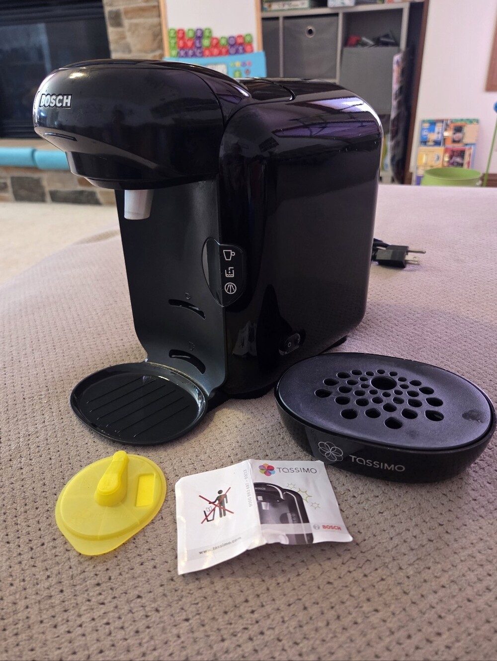Bosch Tassimo TAS1202UC/01 (Tassimo Vivy or T12) is a compact, single-serve pod